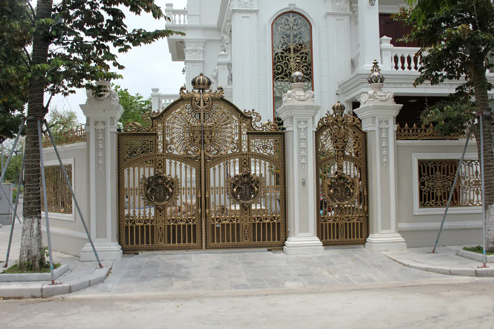 Cổng nhôm đúc cao cấp 07