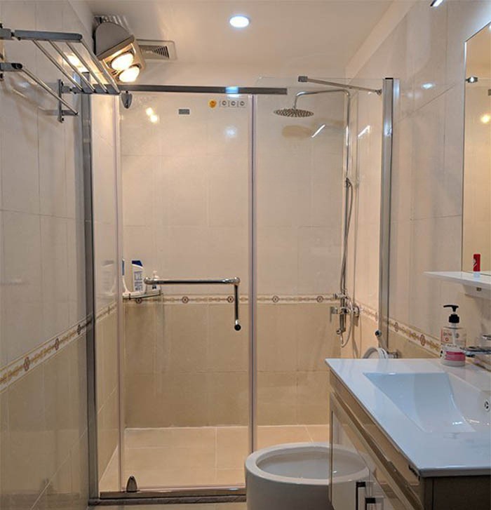 Vách kính nhà tắm thiết kế hiện đại