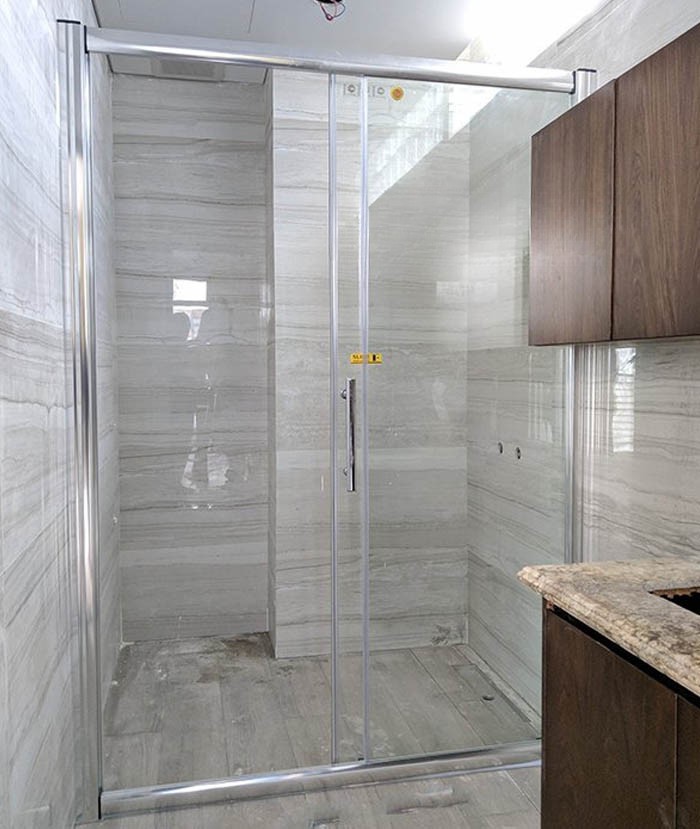 Mẫu vách tắm kính mở quay hiện đại